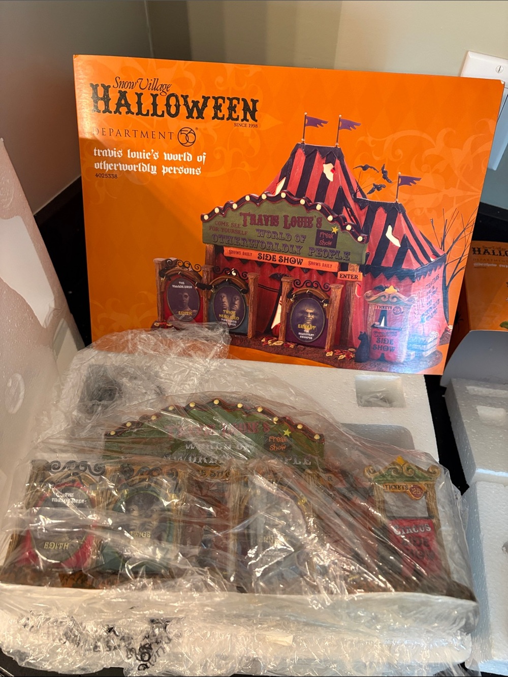 Department 56 Halloween Travis Louie Otherworldly Circus House & Sideshow Stars - Picture 16 of 17